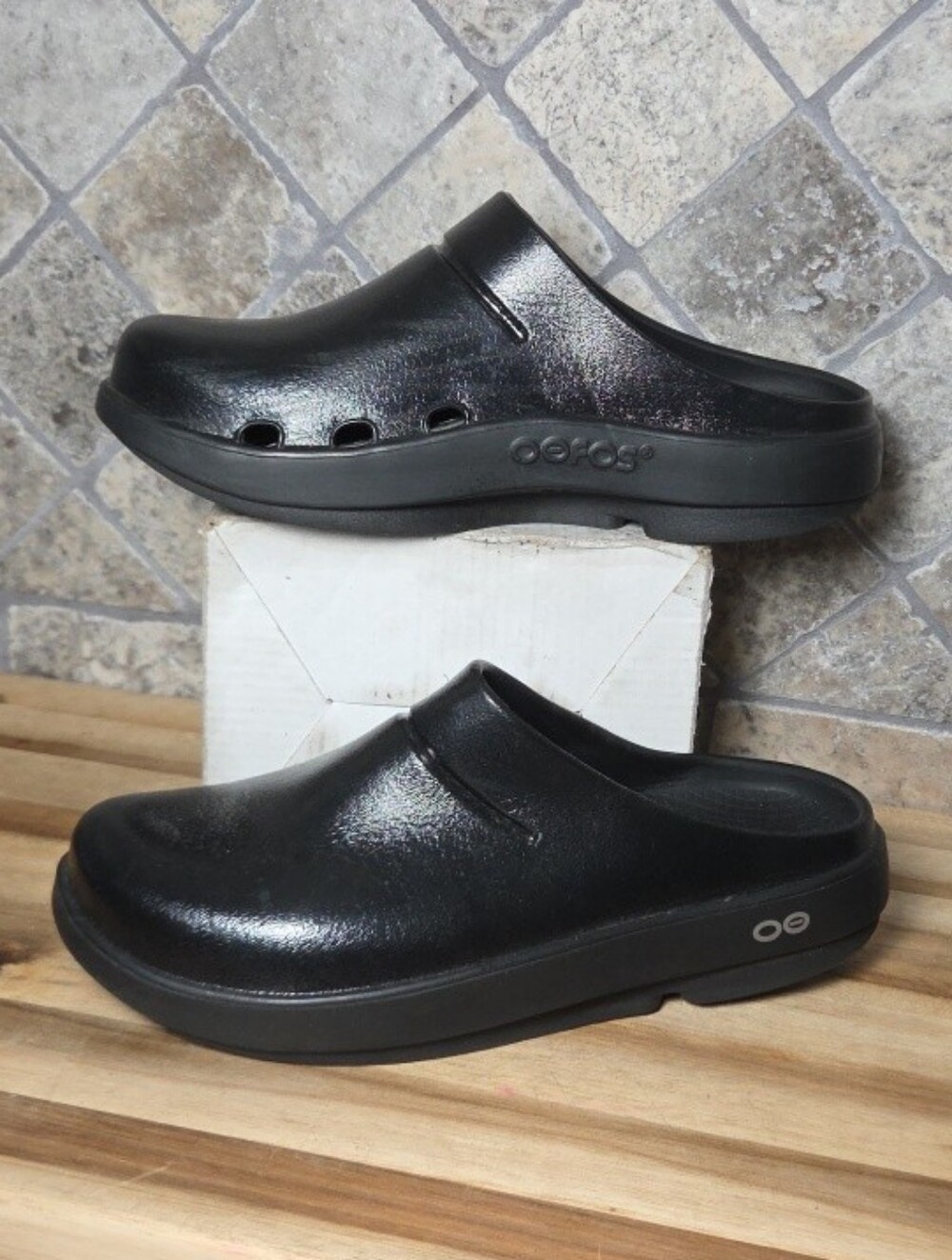 Oofos OOcloog Luxe Womens Size 8 Black Casual Classic Slip On Recovery Shoes